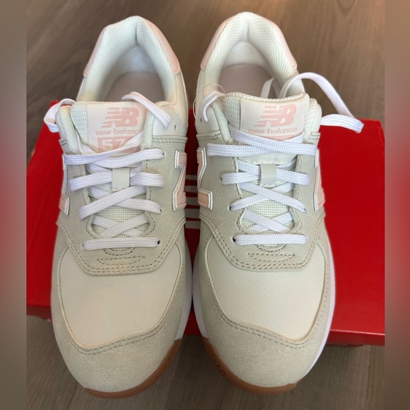 New Balance Women's Sneakers in Light Grey and Pink - Picture 3 of 9